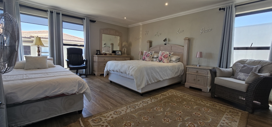 4 Bedroom Property for Sale in Calypso Beach Western Cape